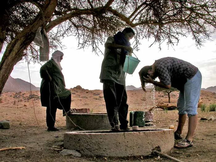 toilette au puits de Fares