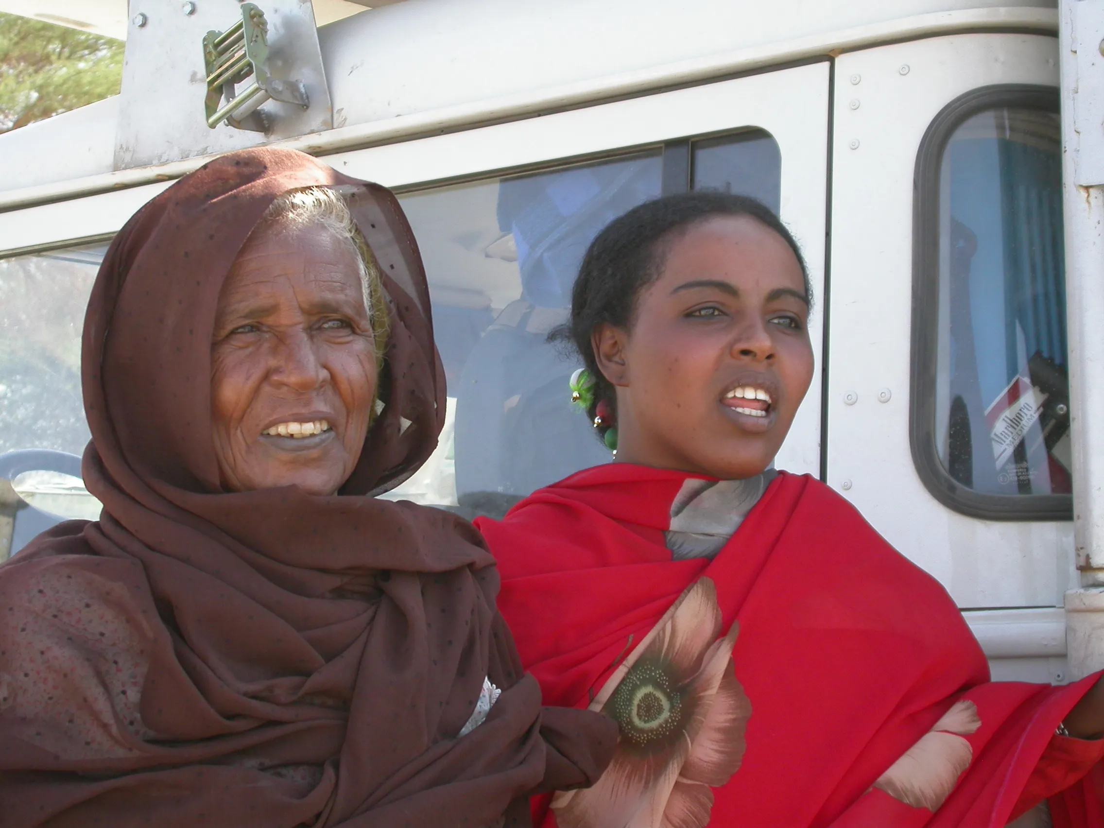 mère et fille? sourires de haute Nubie, Soudan