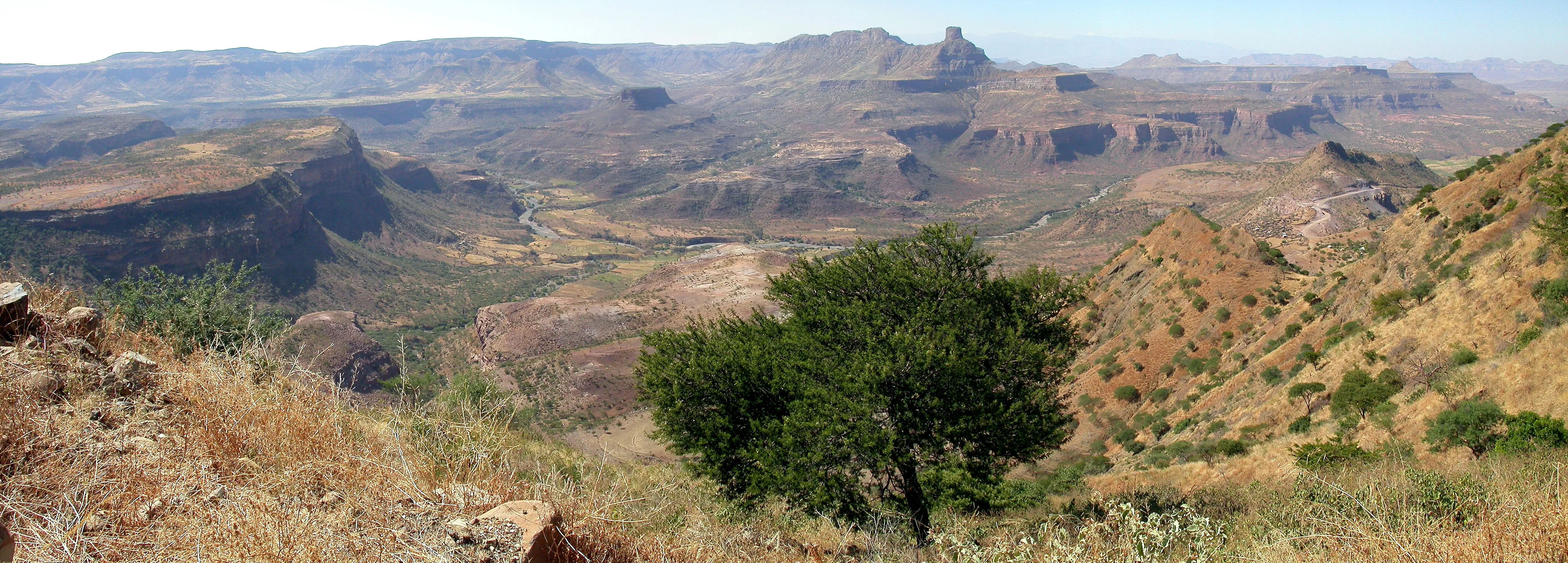 piquenique devant la vallée du Tirare Shet, Tigray, Ethiopie