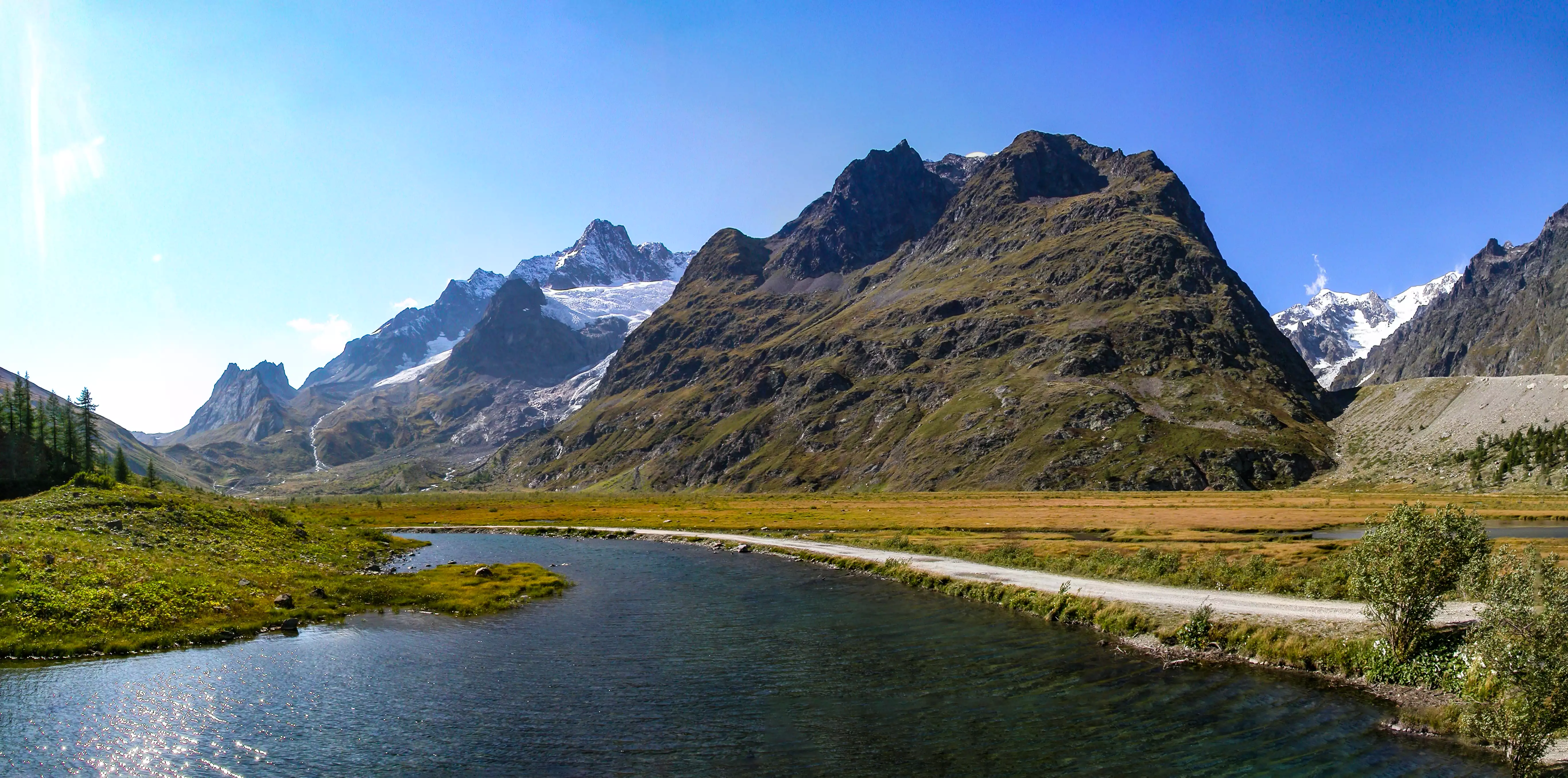La Lée Blanche, Pyramides Calcaires, Aiguille des Glaciers et Mont Tseuc