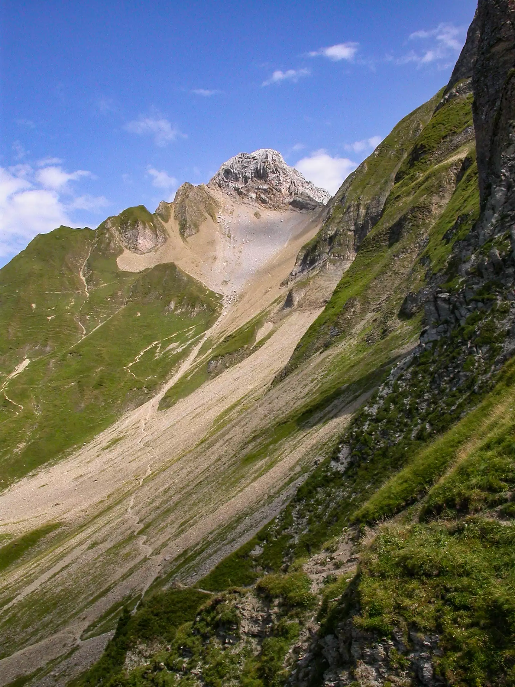 La montée au Rasoir, depuis Cenise